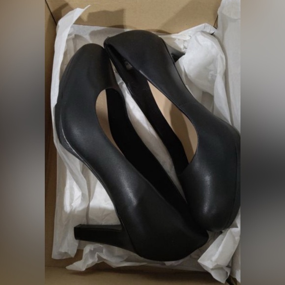 Clarks Adriel Viola Dress Pump – Black Leather - 8.5 wide - Picture 4 of 5